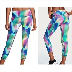 VSX Knockout Capri Multicolor Geometric Workout Leggings (Women’s, Medium)
